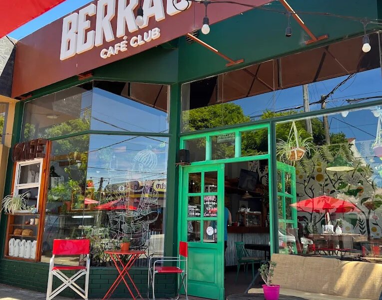 Berraco Café Club.